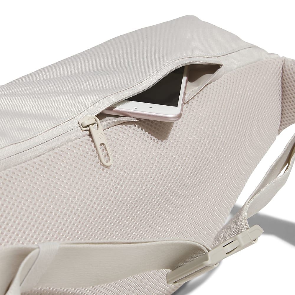 ユーティリティークロスボディーバッグ