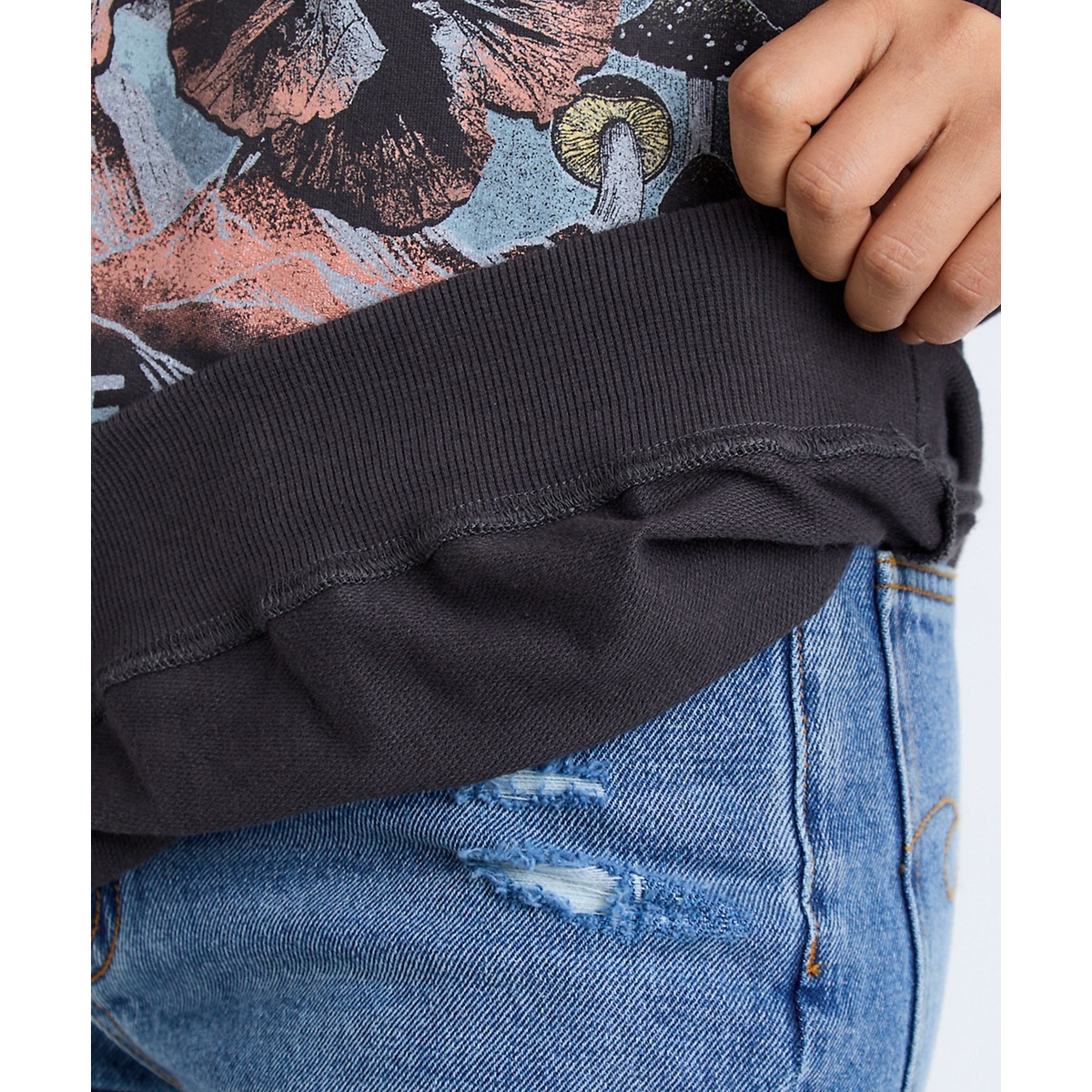 GRAPHIC LOOSE FIT CREW