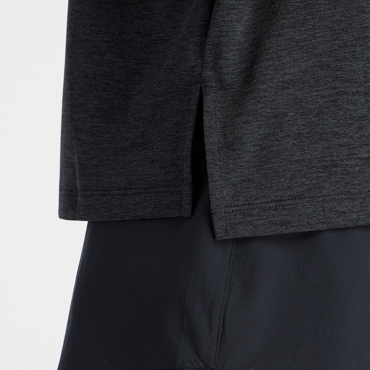 スポーツパフォーマンスTシャツ