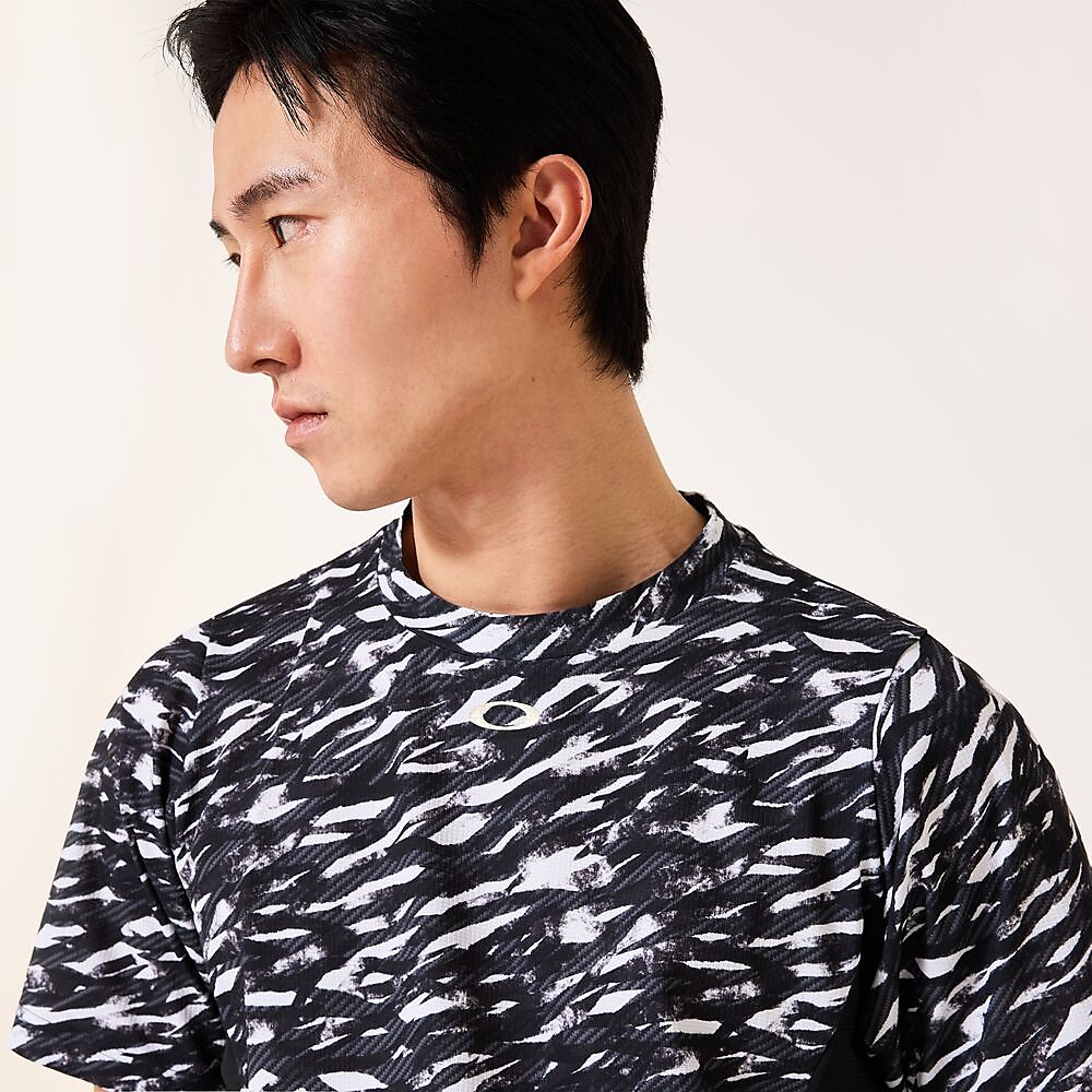 STRIKING AIRY SS GRAPHIC TEE 9.0