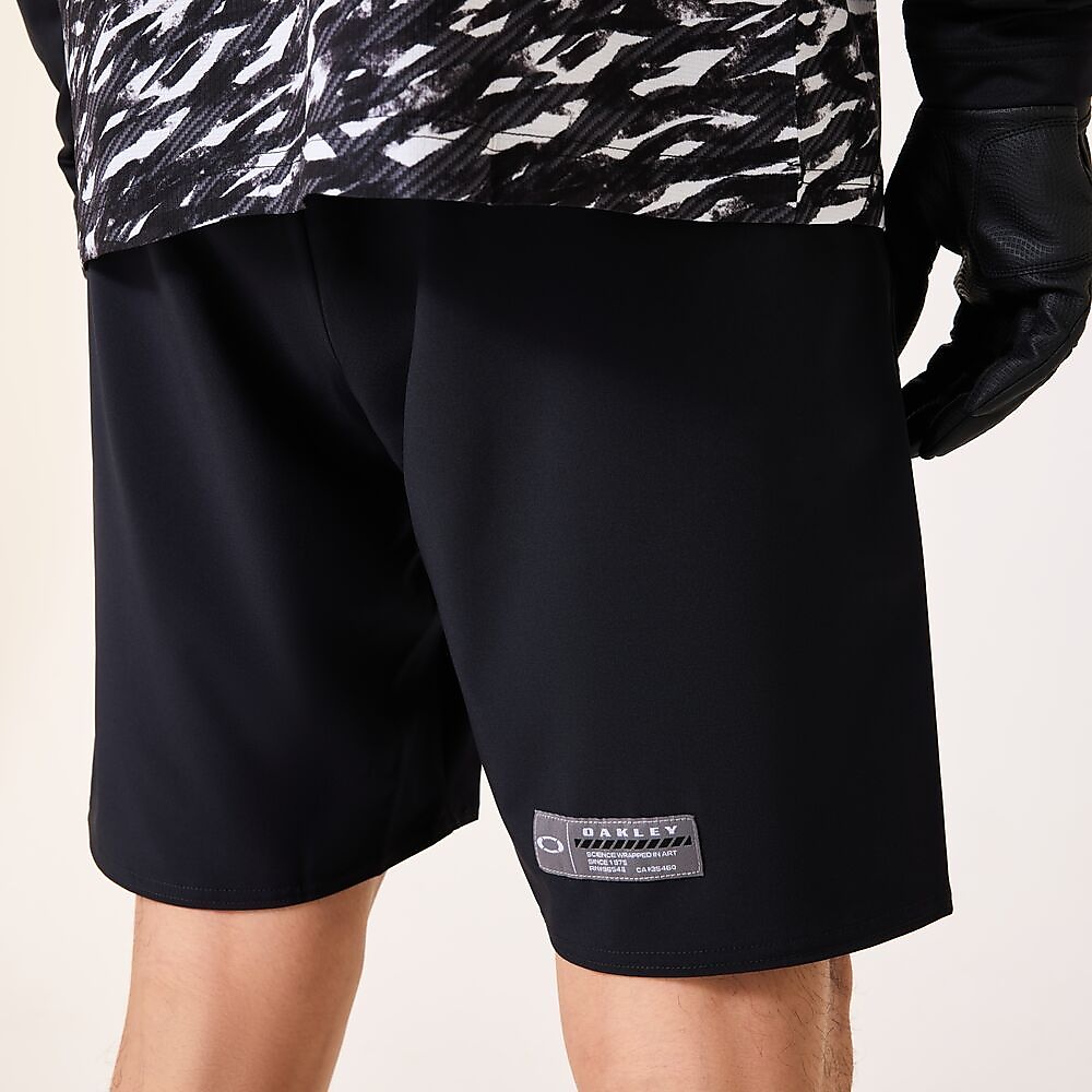 STRIKING WIND SHORTS 9.0