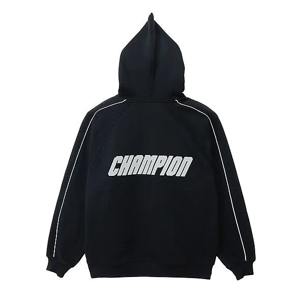 HOODED SWEATSHIRT
