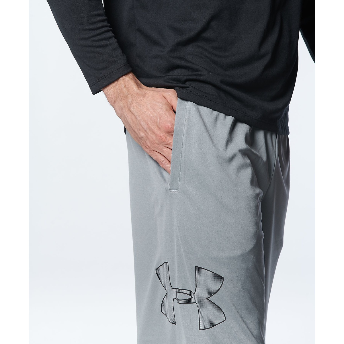 UA TECH GRAPHIC SHORTS