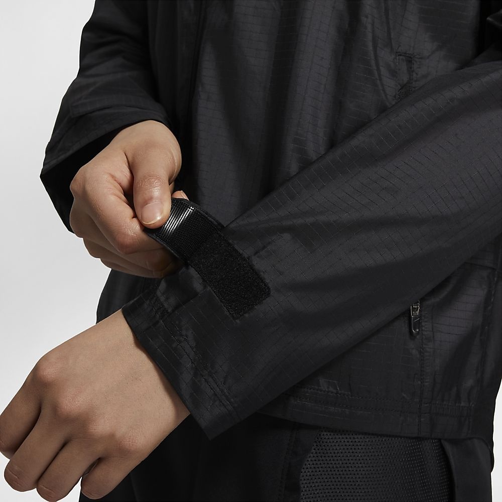 ナイキ ウィメンズ エッセンシャル ジャケット