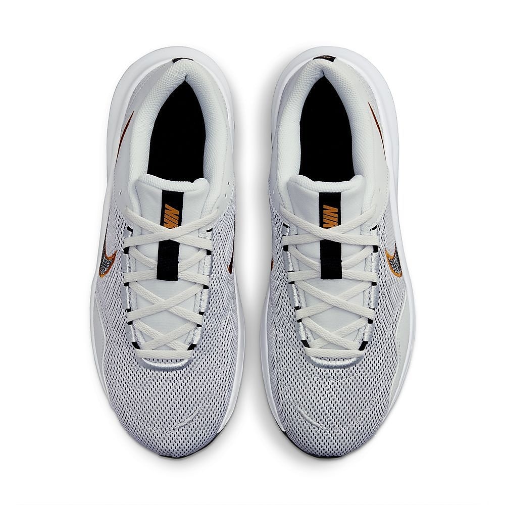 NIKE LEGEND ESSENTIAL 3