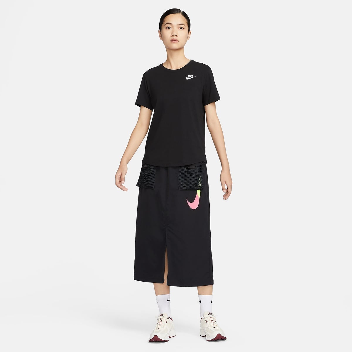 ナイキ ウィメンズ NSW クラブ S/S Tシャツ