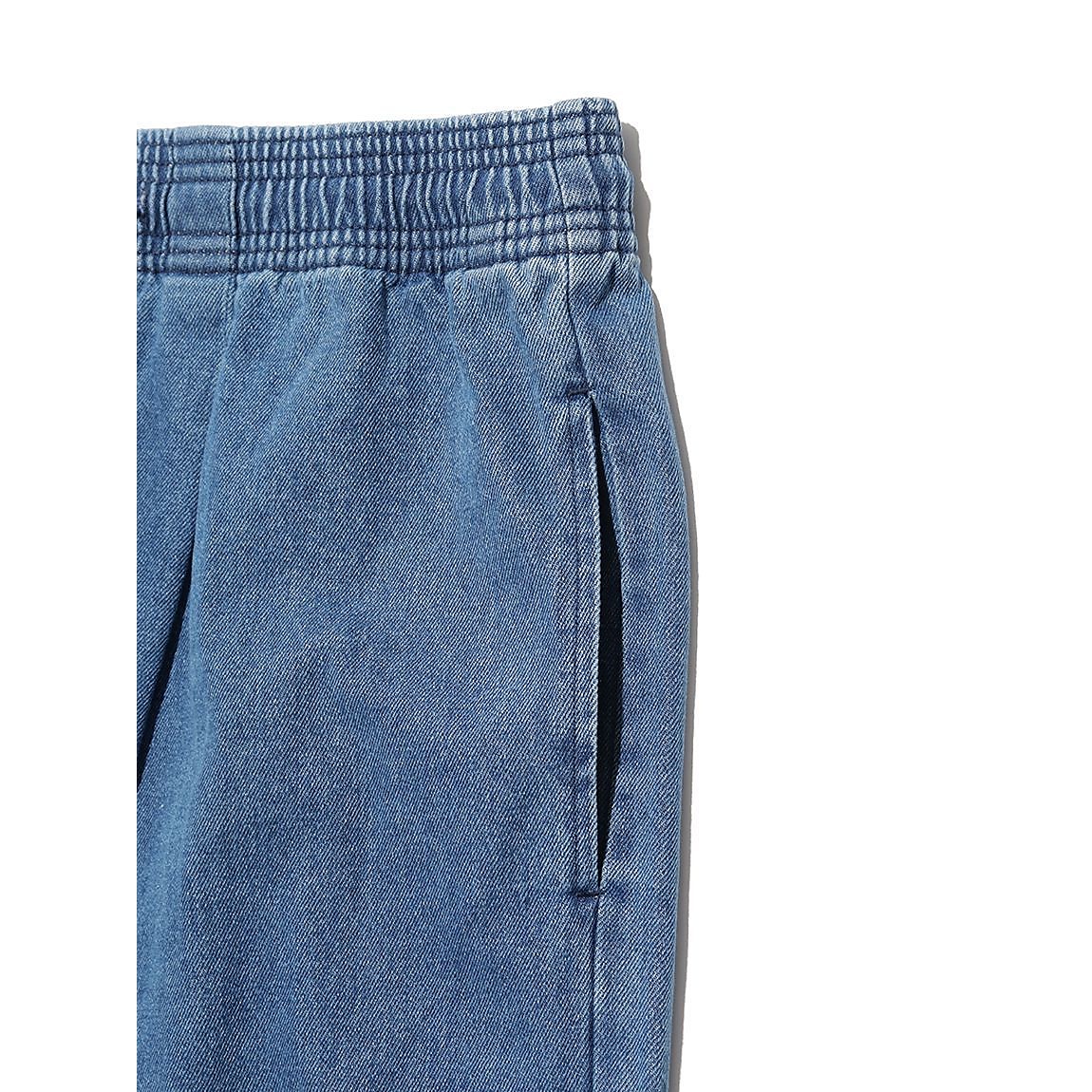 スニーカーパンツ