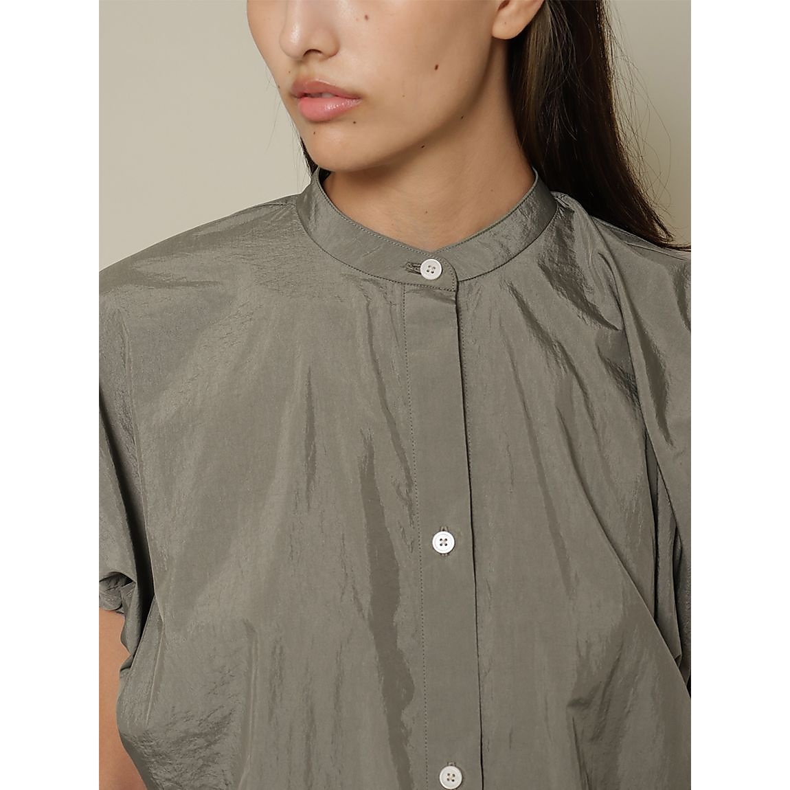 ストーンナイロン ギャザーブラウス