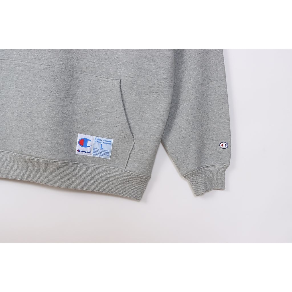 HOODED SWEATSHIRT