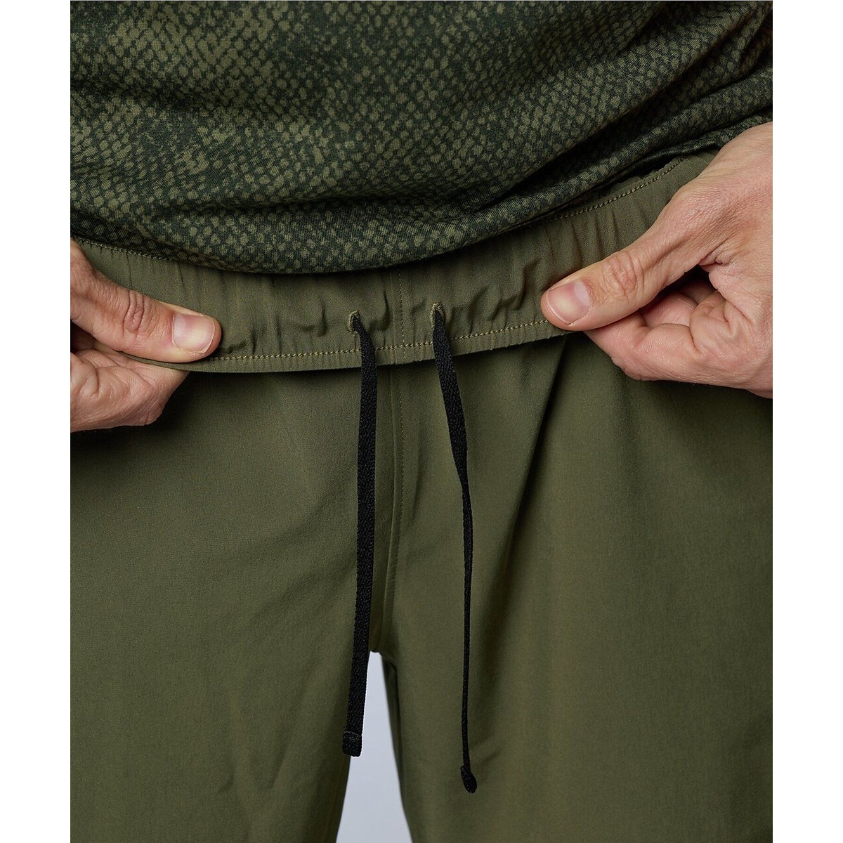 UA WOVEN 7 INCH SHORTS