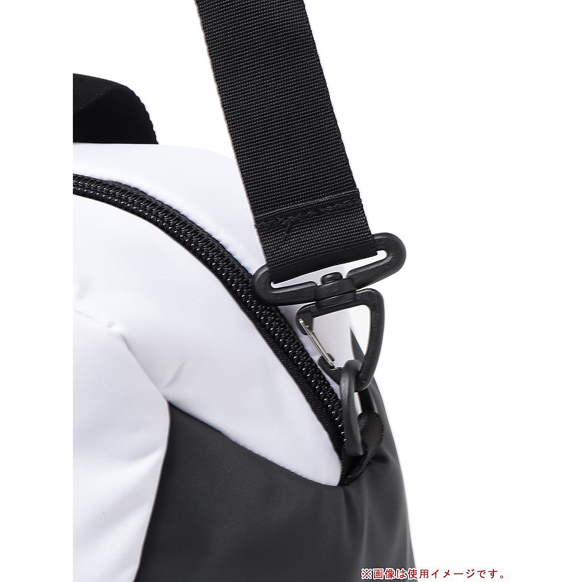 シューズポケット付き ボールドロゴダッフルバッグ