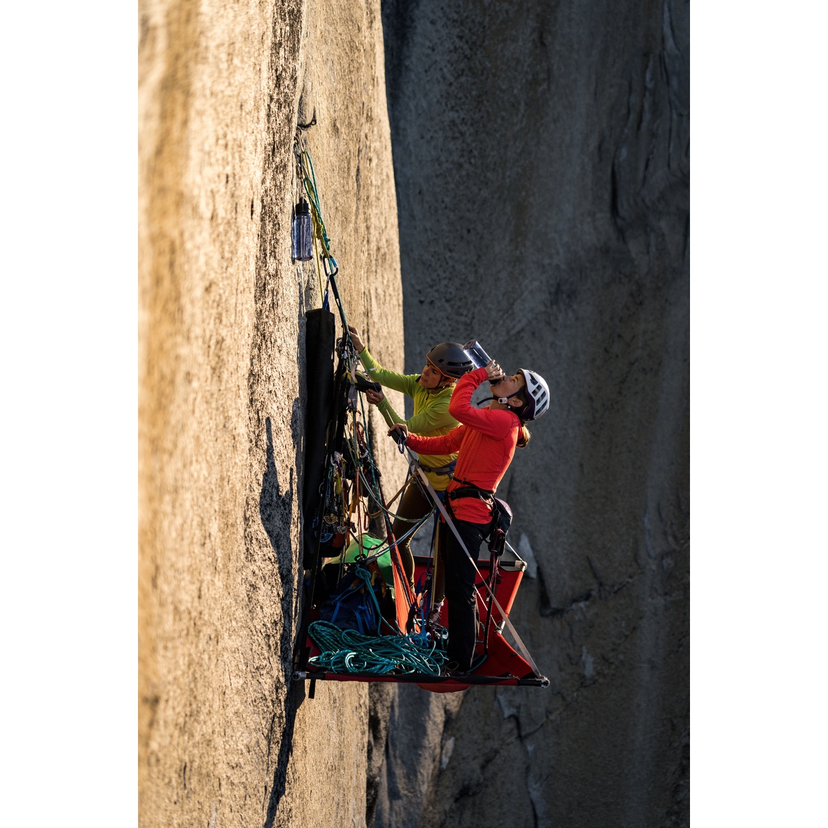 YONDER 750 ml WATER BOTTLE WITH CHUG CAP