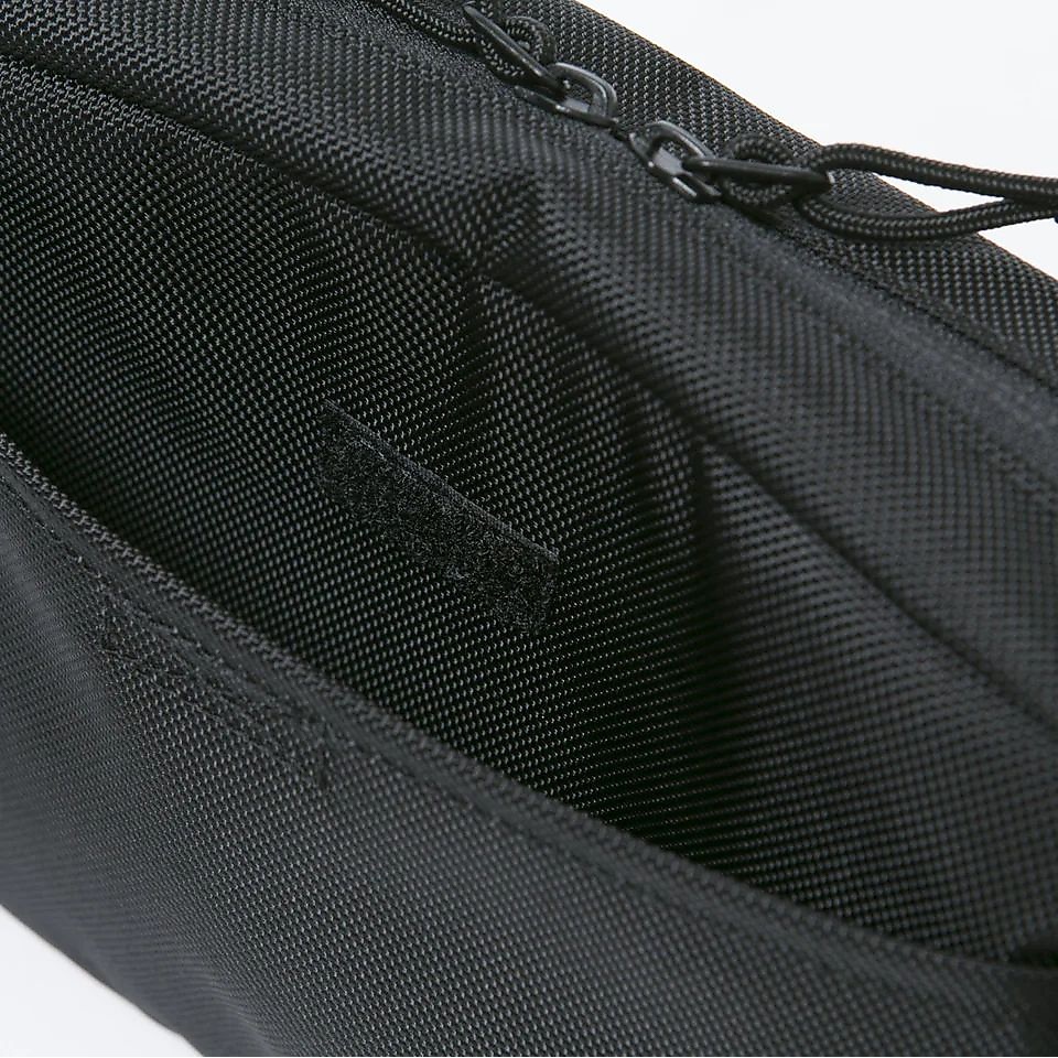 SHOULDER POUCH L BLK 251