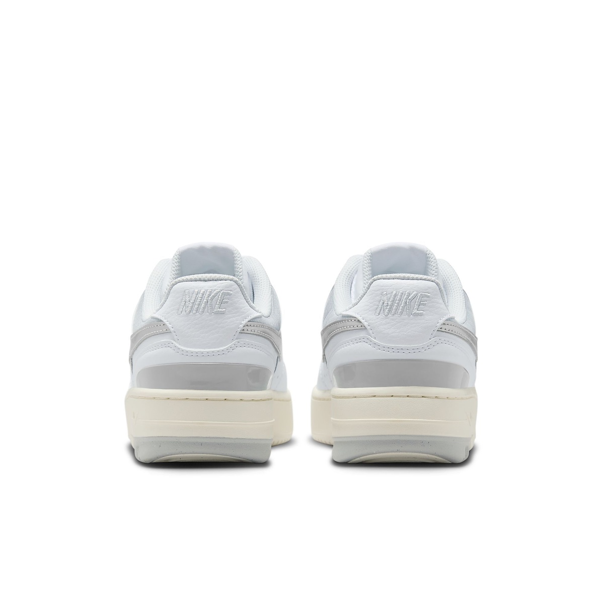 ナイキ ウィメンズ ガンマ フォース