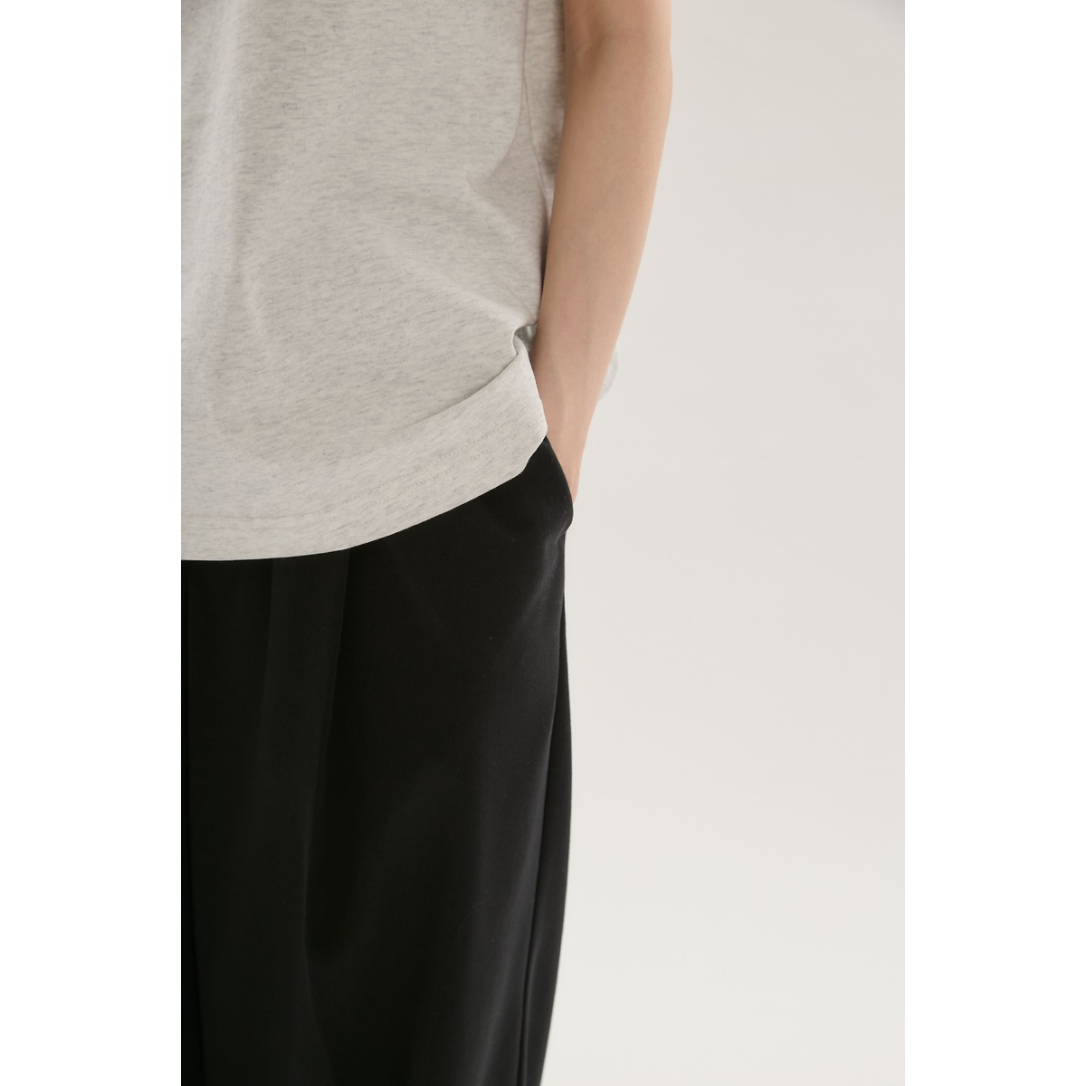 ベーシックemmiロゴTシャツ