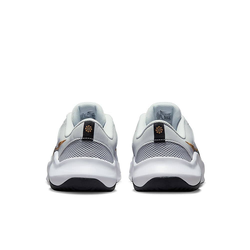 NIKE LEGEND ESSENTIAL 3