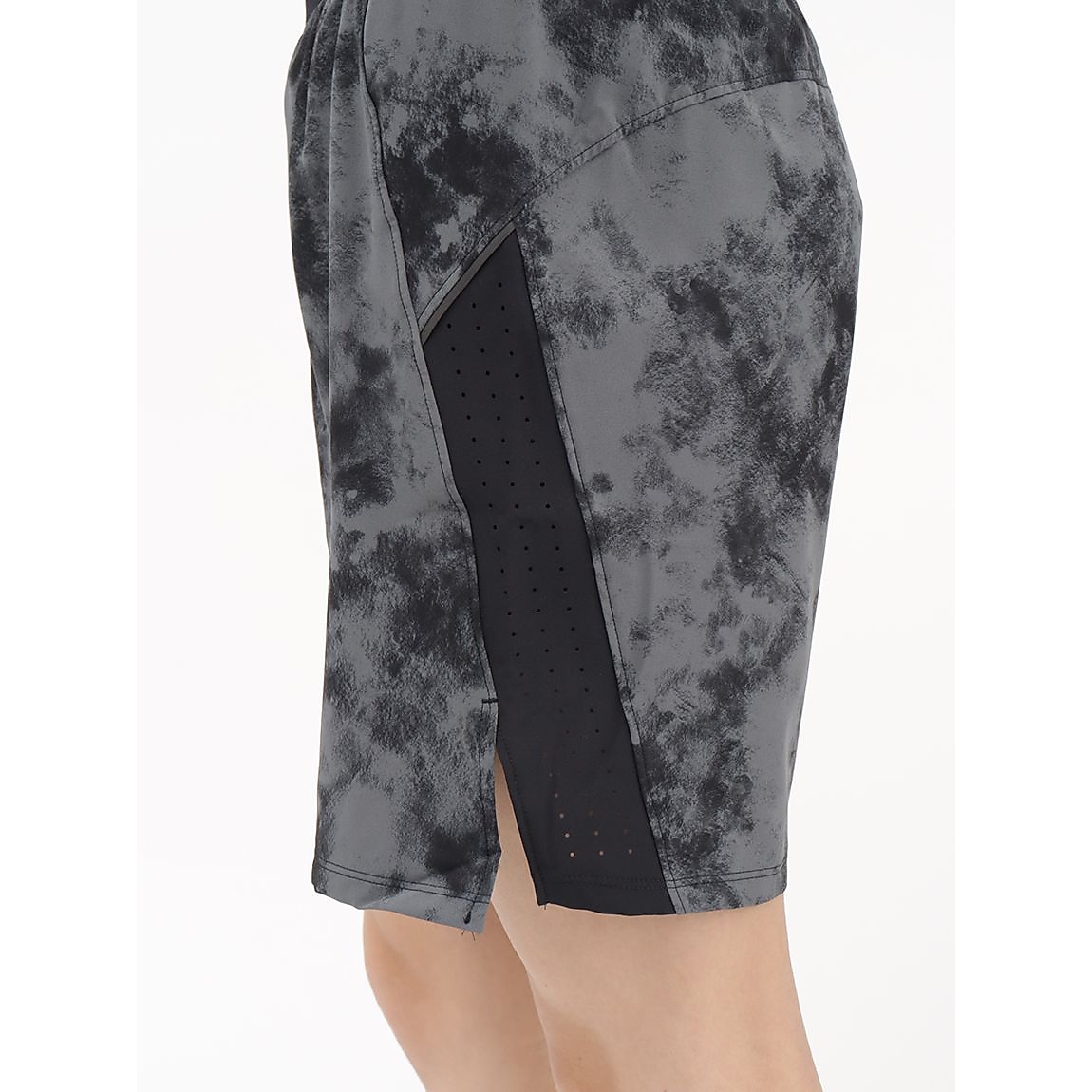 UA LAUNCH ELITE 7 SHORT III