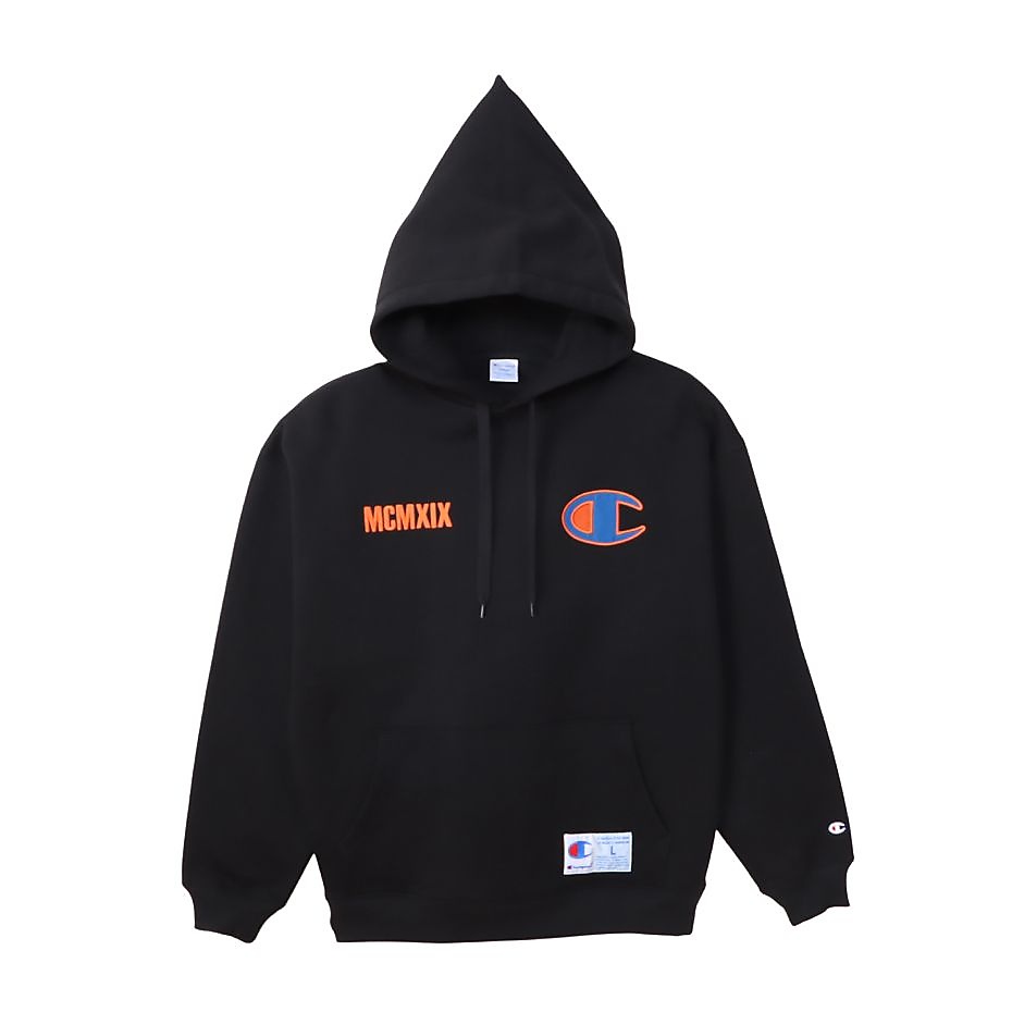 HOODED SWEATSHIRT
