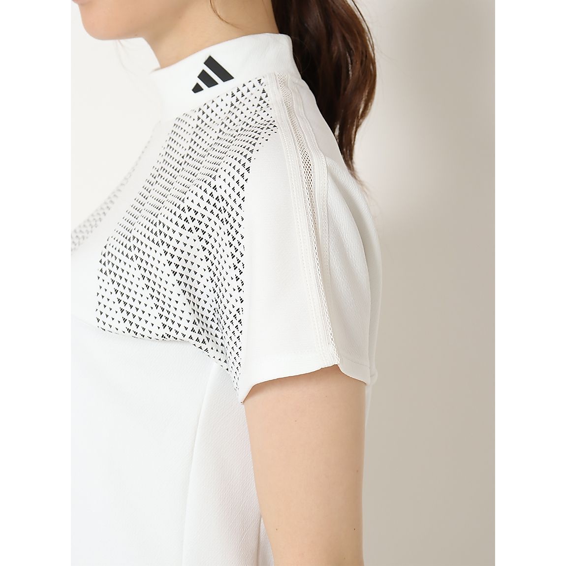 ＢＯＳモチーフ　モックネック　フレンチスリーブシャツ