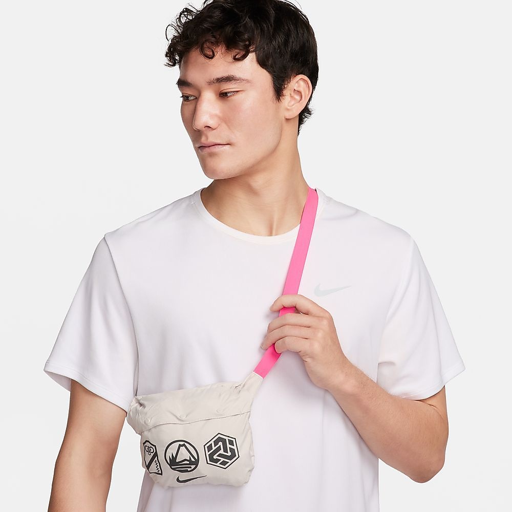 ナイキ RPL UV WR HKNE フーディ ジャケット