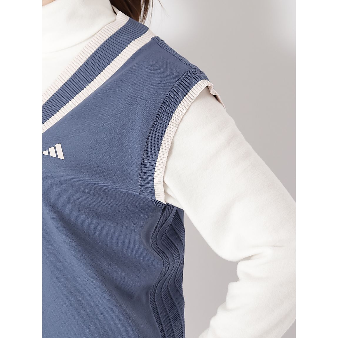 マルチパターン Vネックベスト