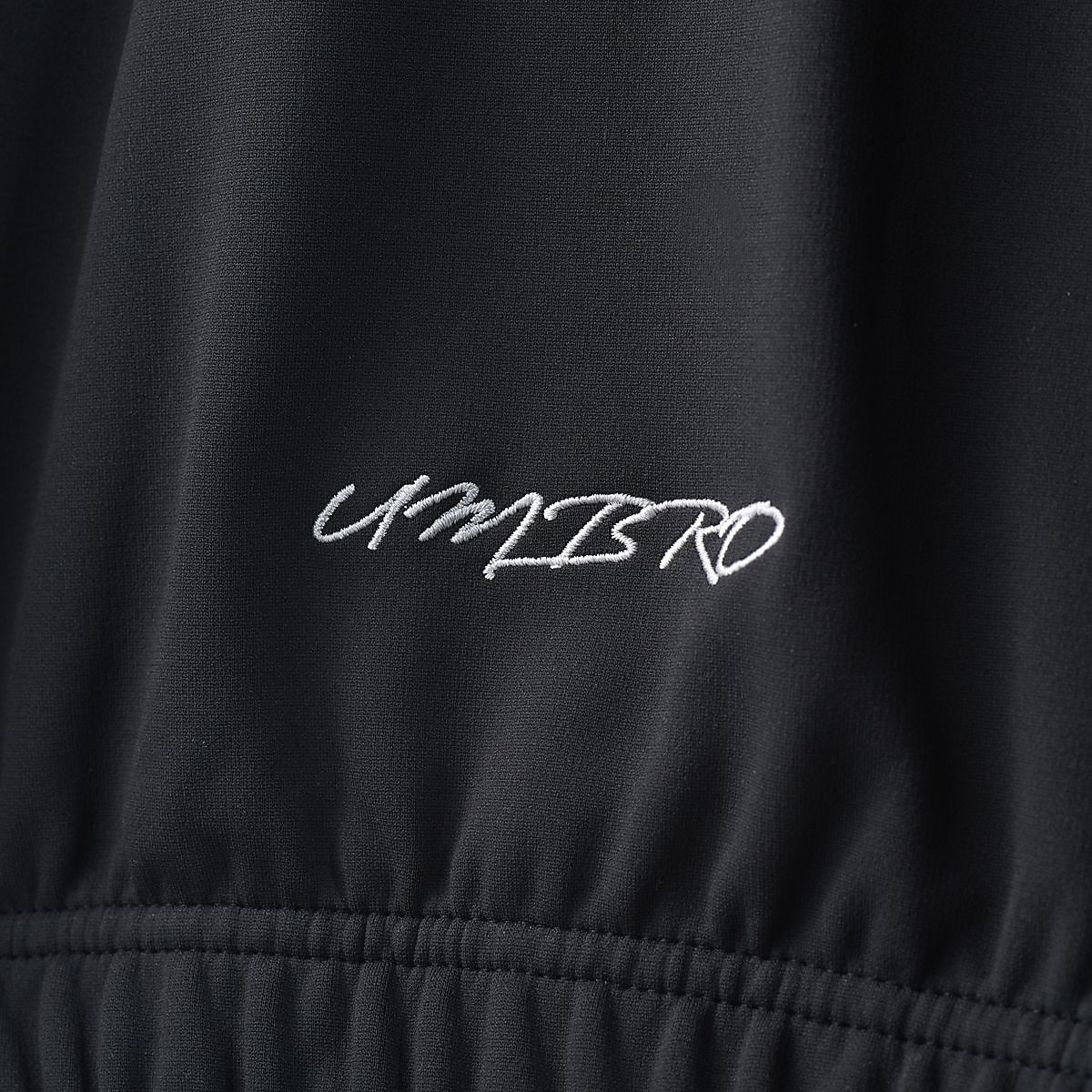 【THE THIRD by UMBRO】ウォームアップハーフジップトップ