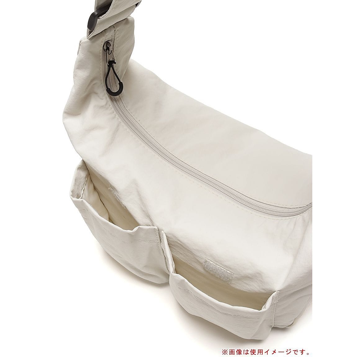 ナイロン素材 ハーフムーンショルダーバッグ