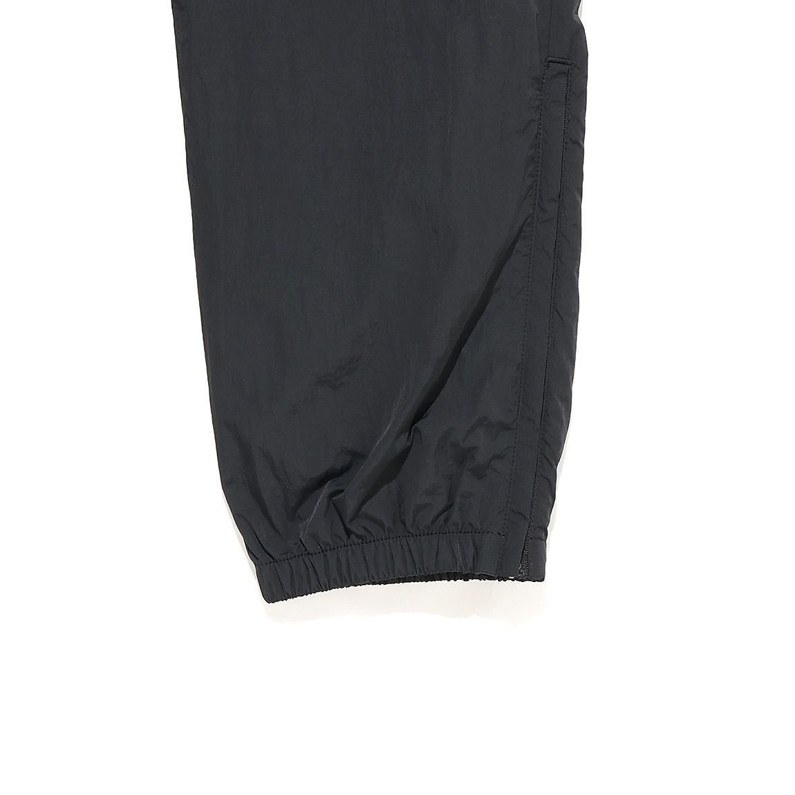 ウインドパンツ