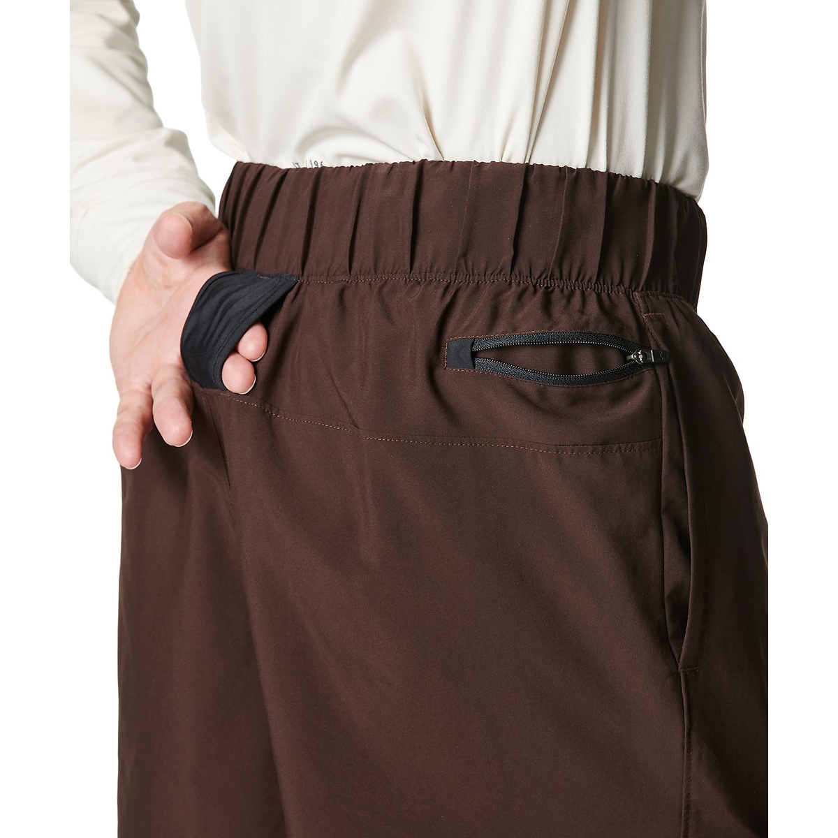 MOTIVATE WOVEN SHORTS