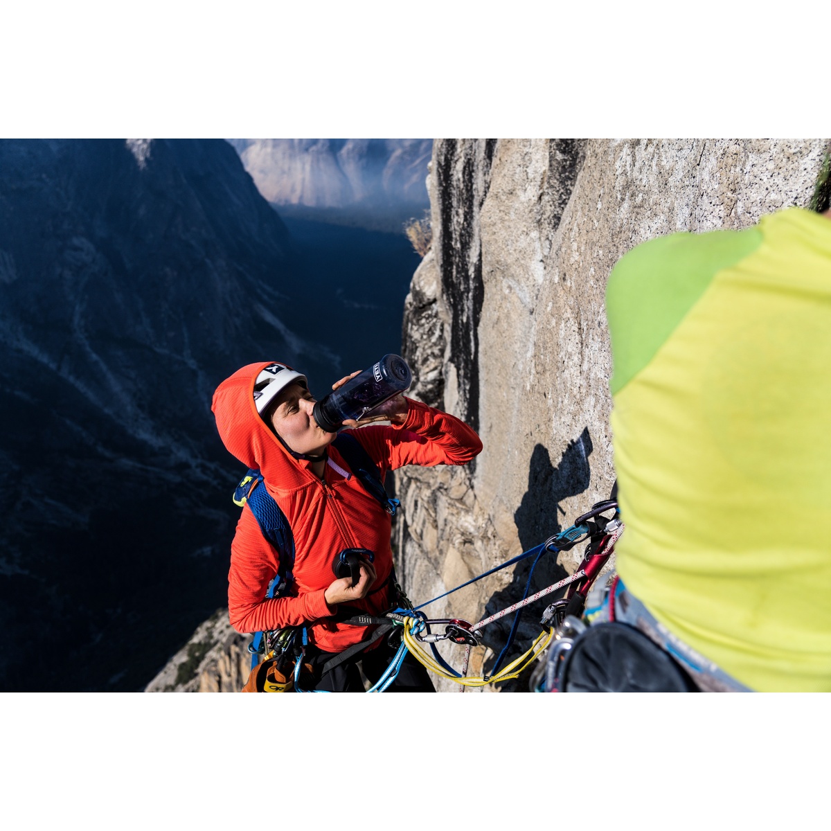 YONDER 750 ml WATER BOTTLE WITH CHUG CAP