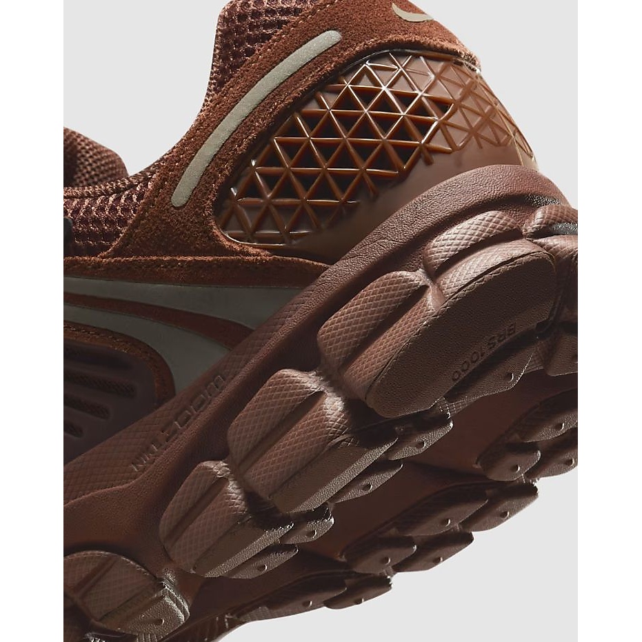 ナイキ ウィメンズ ズーム ボメロ 5 GLD