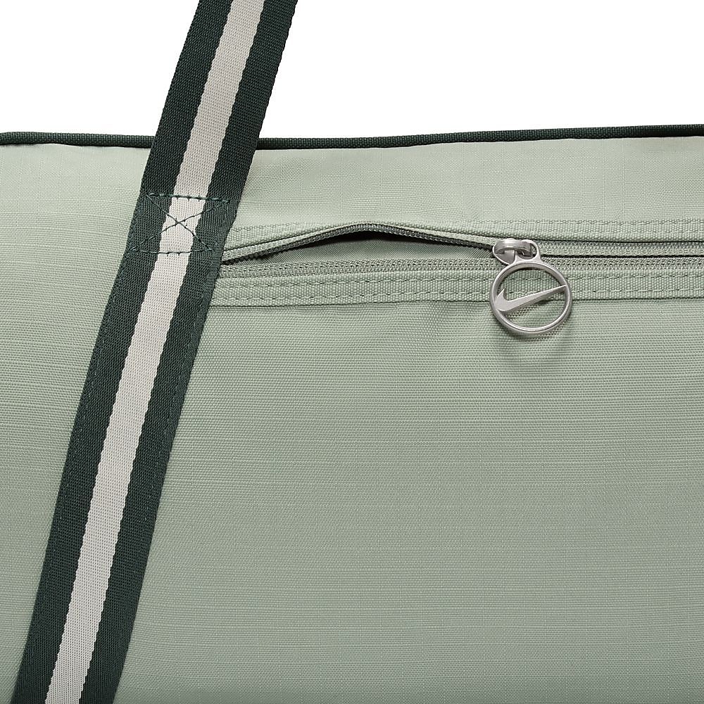 ナイキ ヘリテージ レトロ ダッフル