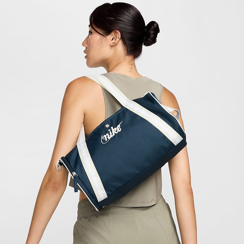 ナイキ ヘリテージ レトロ ダッフル