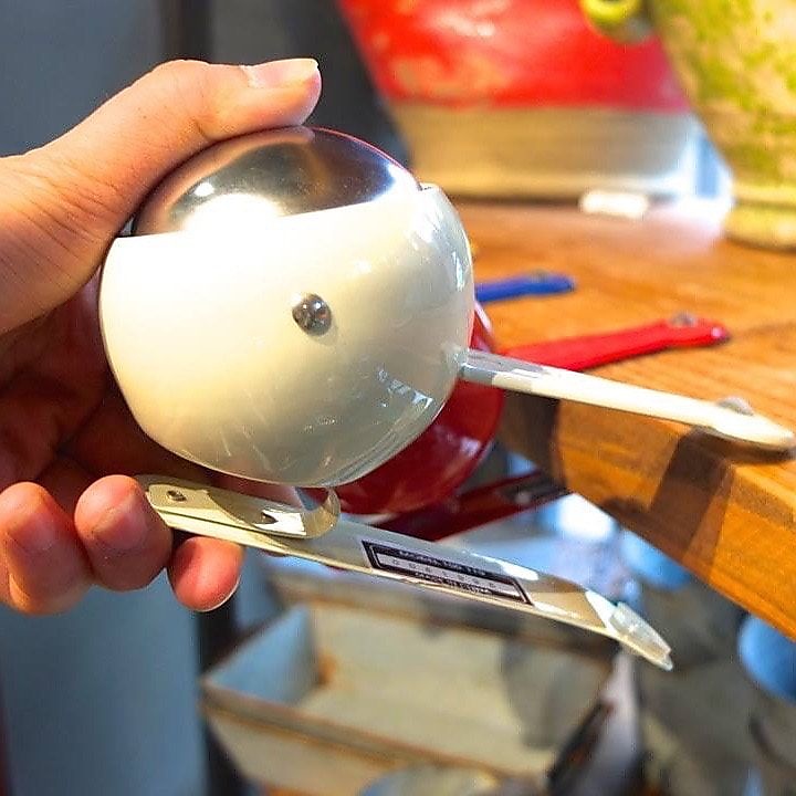 WINDPROOF CLIP ASHTRAY RED　（ウィンドプルーフ クリップ アッシュトレイ）