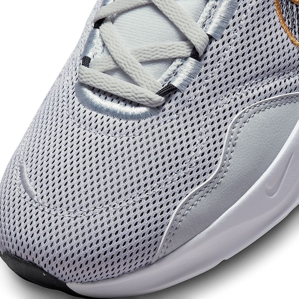 NIKE LEGEND ESSENTIAL 3