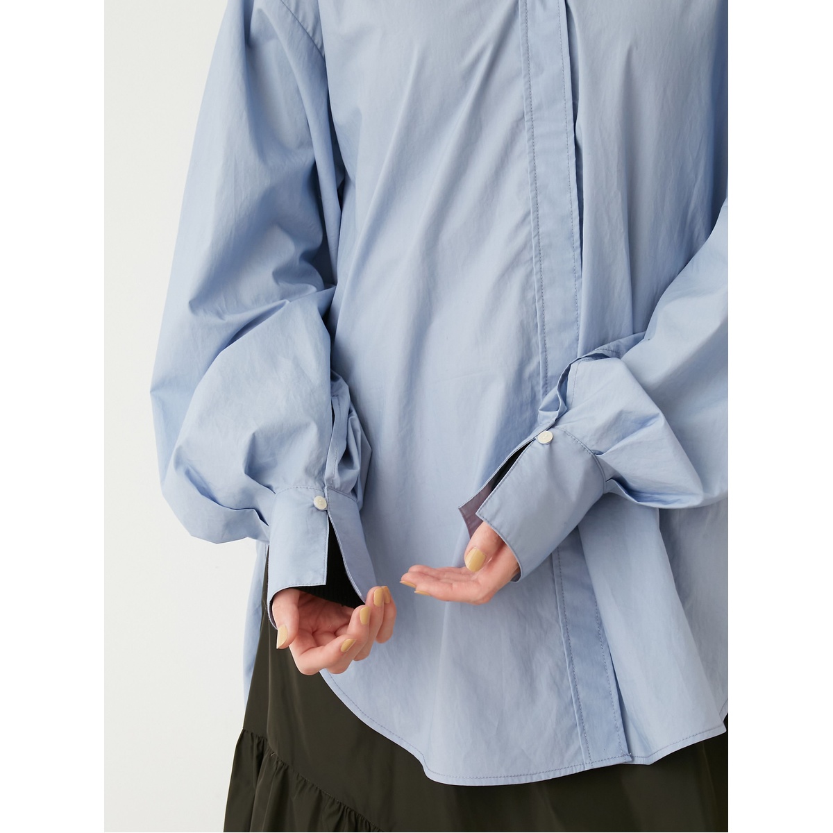 ボリュームスリーブタックブラウス