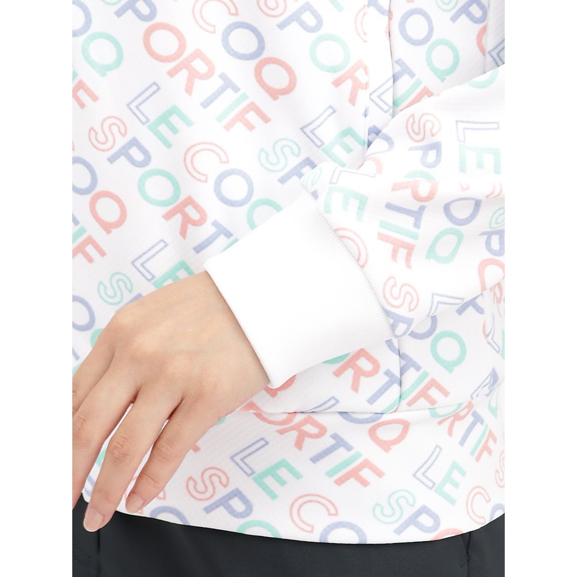 ロゴ総柄パーカー