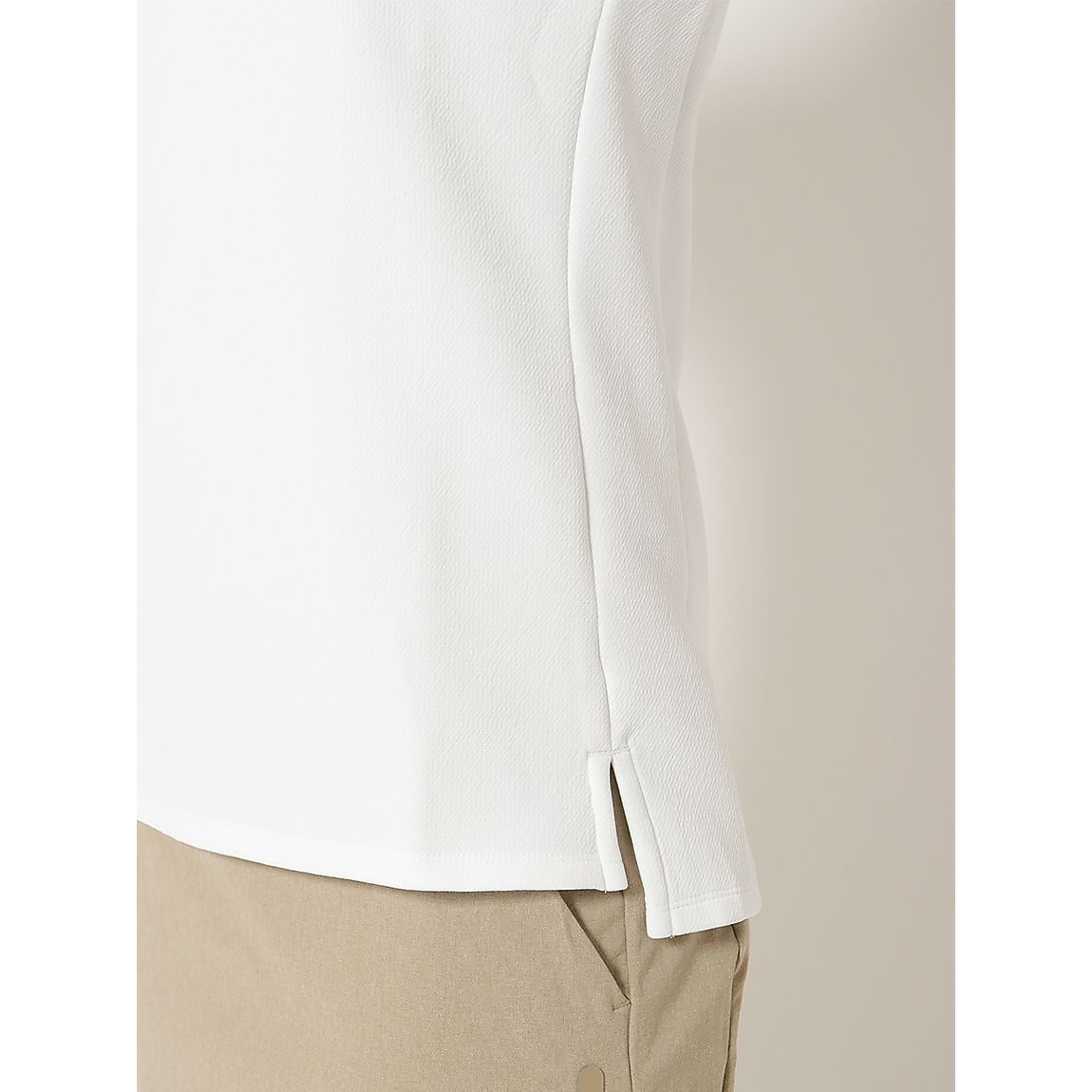 ＢＯＳモチーフ　モックネック　フレンチスリーブシャツ