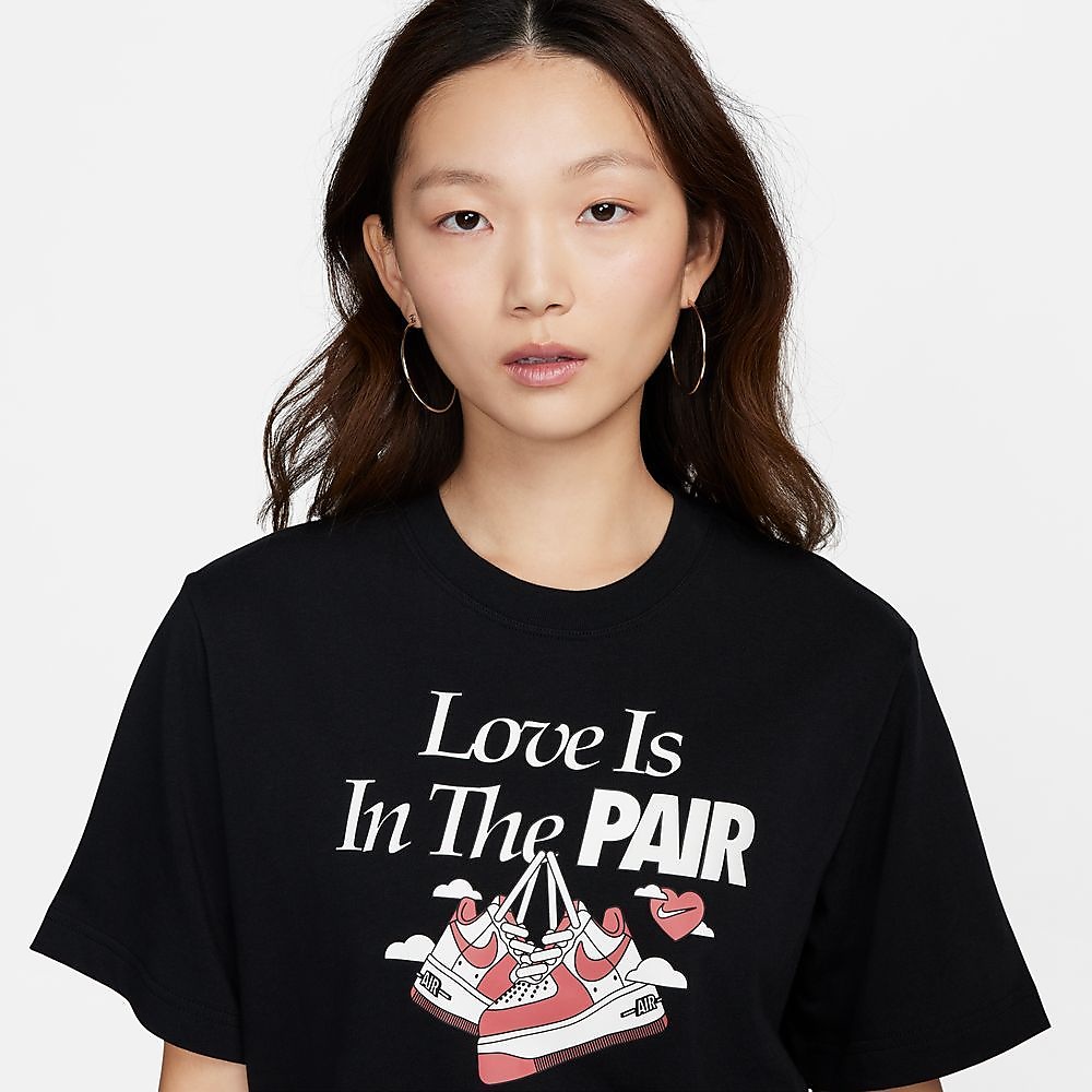 ナイキ ウィメンズ NSW OC 1 ボクシー VDAY S/S Tシャツ