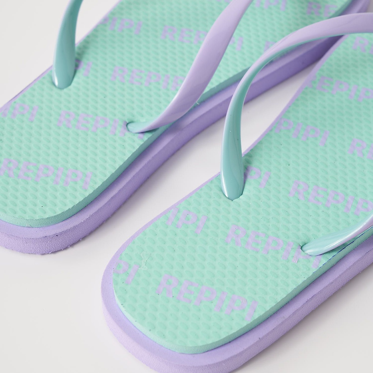 【REPIPI】ロゴサンダル