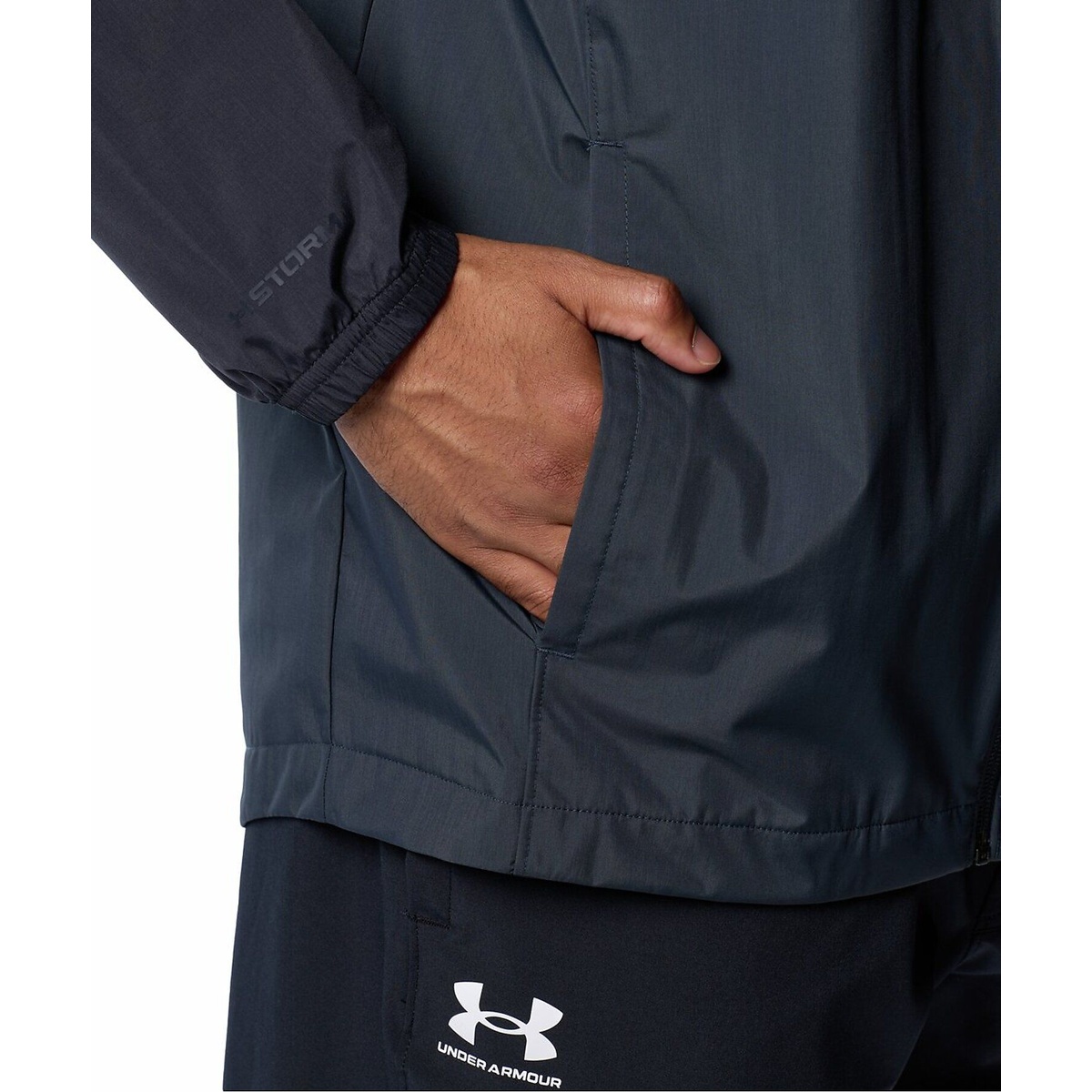 UA ESSENTIAL STORM JACKET