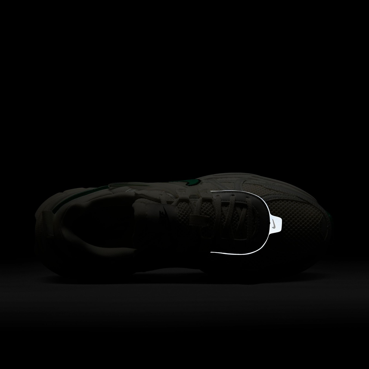 ナイキ ウィメンズ V2K ラン