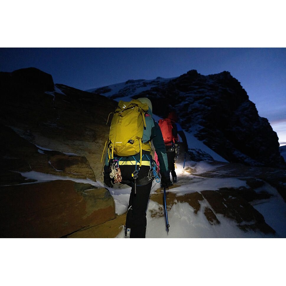 トレッキングバックパック33LYEL