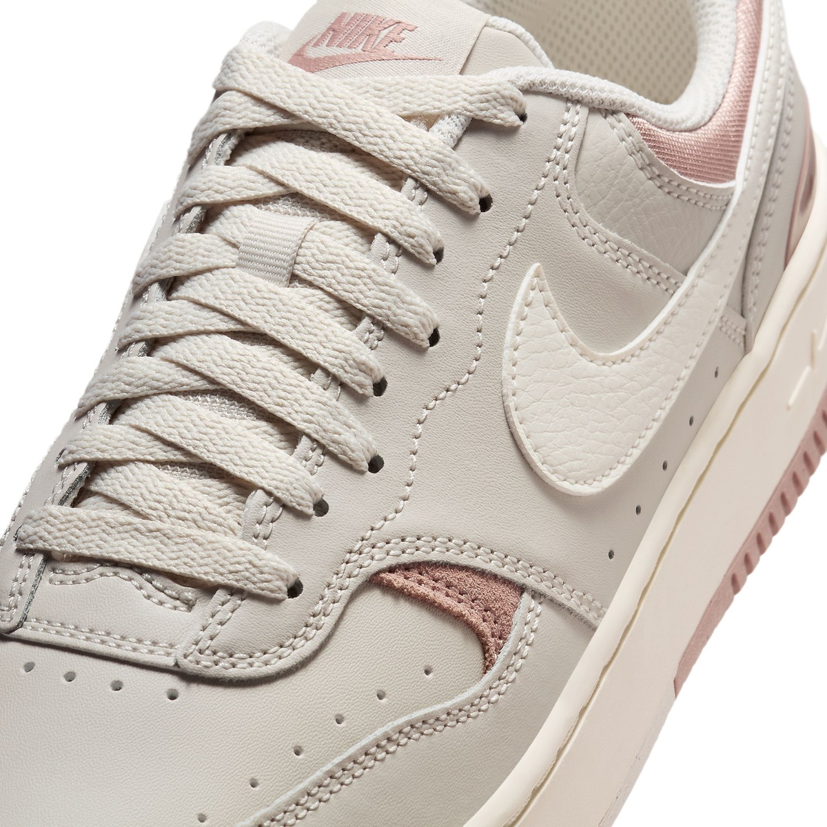 ナイキ ウィメンズ ガンマ フォース