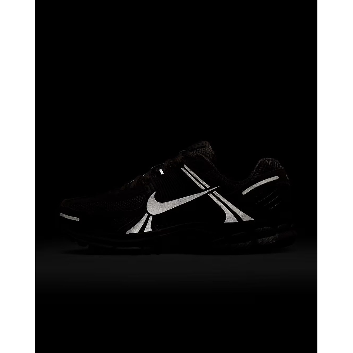 ナイキ ウィメンズ ズーム ボメロ 5 GLD