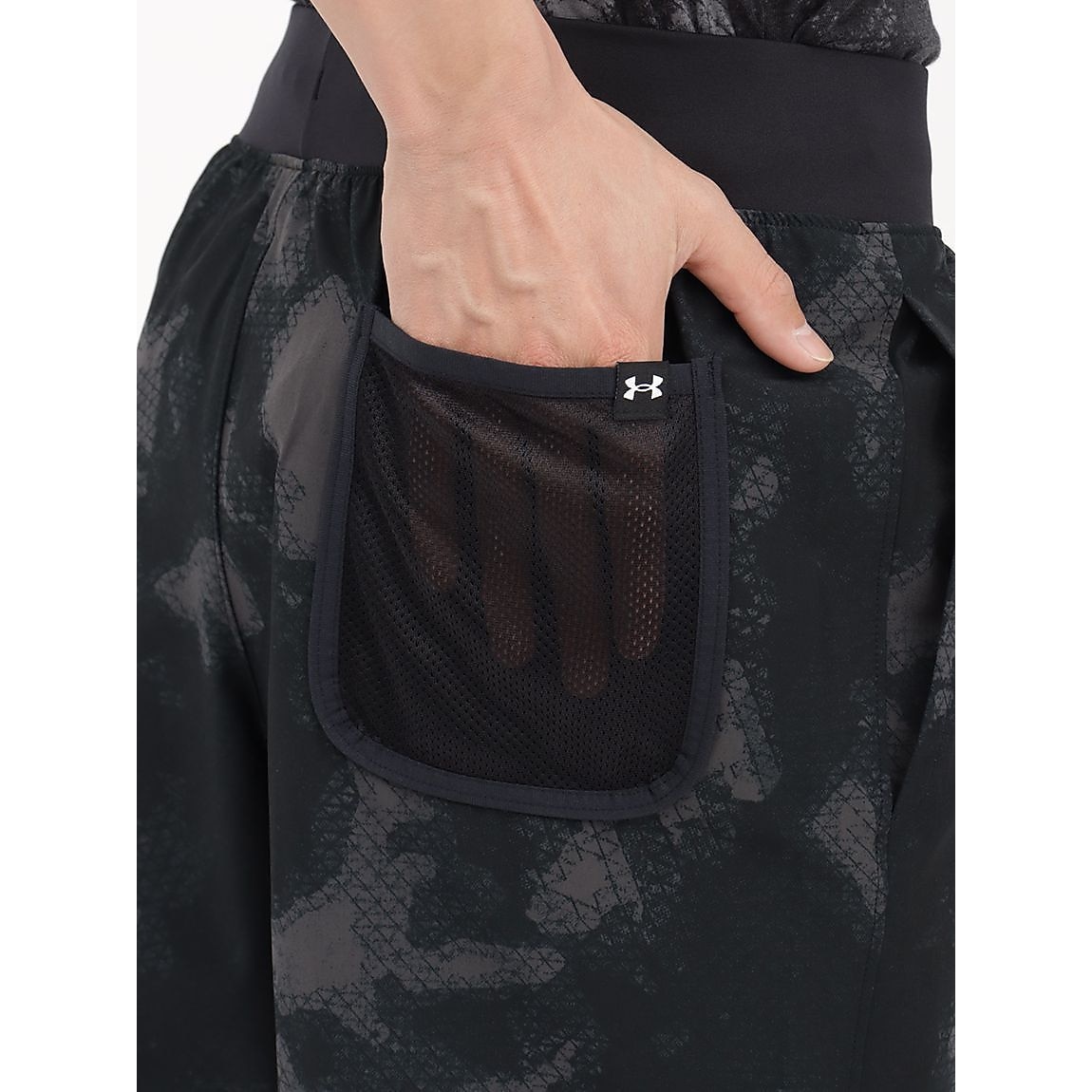 UA PJT ROCK PRINTED WVN SHORT