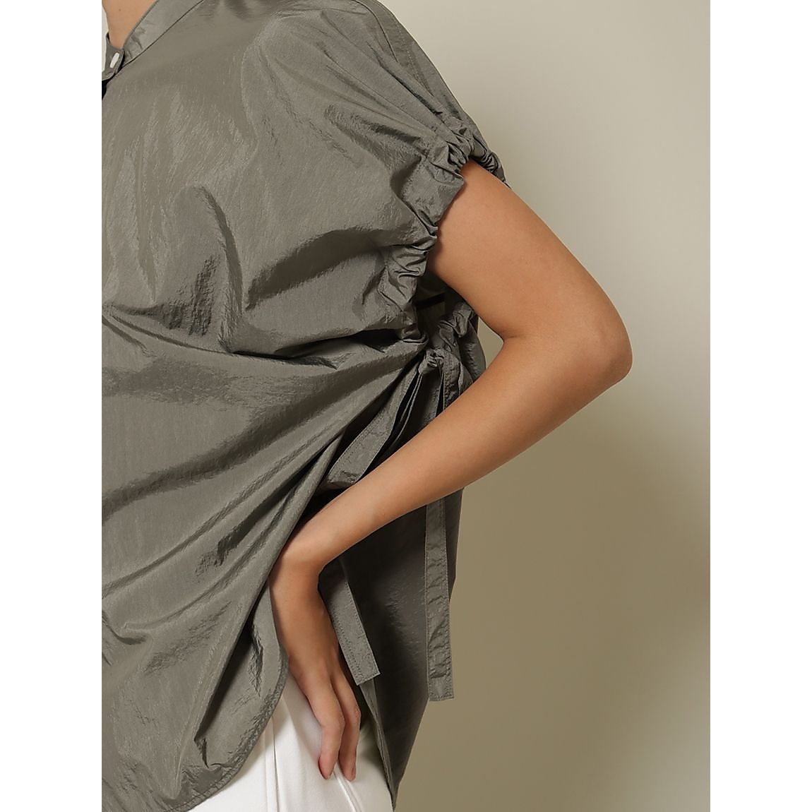 ストーンナイロン ギャザーブラウス