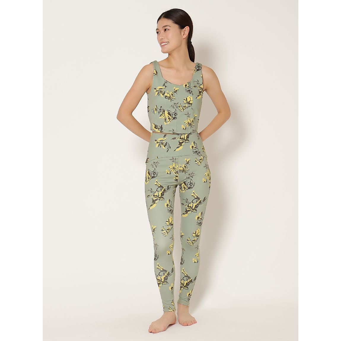 オリジナルフラワー柄トップス