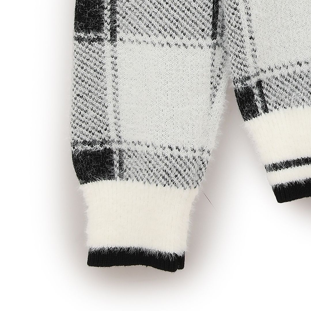 チェックジャカードＶネックヘアリーニット