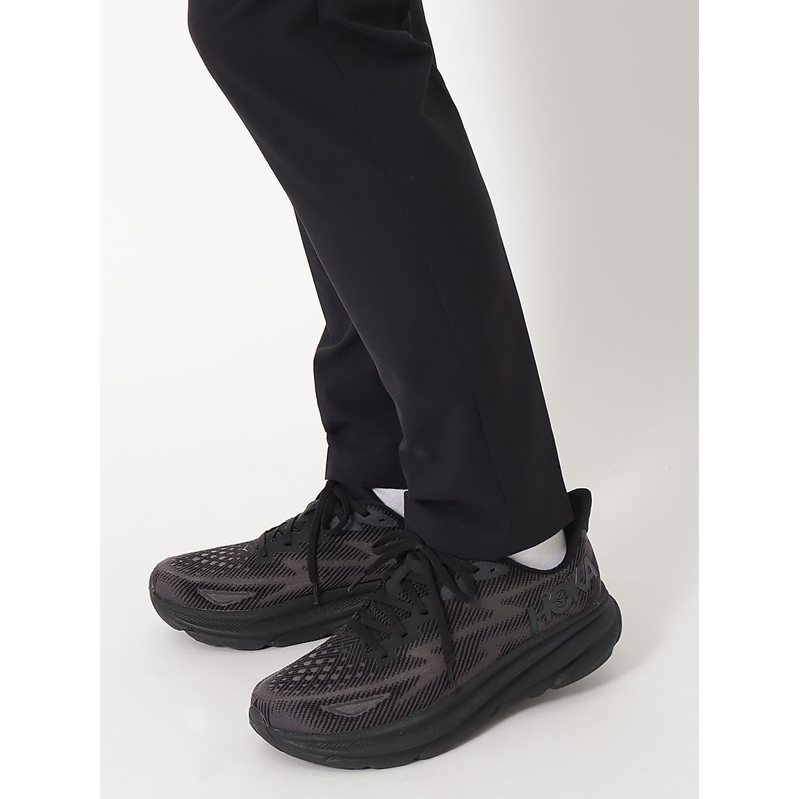 AIRY TRANSFER スパンライク オーセンティックロゴ テーパードパンツ